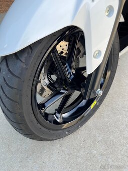 YAMAHA NMAX 125 - 6