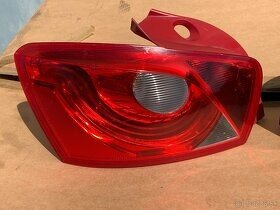 68# SEAT Ibiza IV - 6J4945257D - Zadné ľavé pravé svetlo - 6