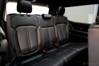 SUV Jeep Wagoneer - 6