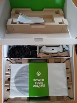 Xbox Series S + ovládač Xbox Daystrike Camo - 6