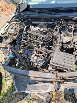 Rozpredám octavia 3, 1.6, 77kw, svetlá,dvere, motor, kufor - 6