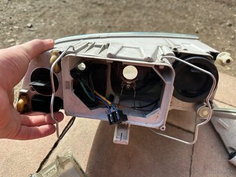 Skoda Octavia - predne svetla - 6