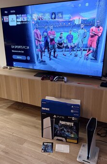PS5 Digital + Nacon stanica + 2 ovládače | TOP stav - 6