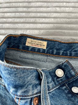 Levi's - Riflové krátke nohavice dámske, veľkosť 28 - 6