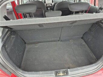 Hyundai i20 2010 1.4 74kW benzín 155 000km - 6