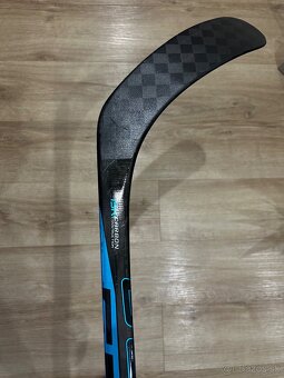 ✅HOKEJKA - BAUER NEXUS E4 ako SYNC - P92 - 77 FLEX - 162 CM✅ - 6