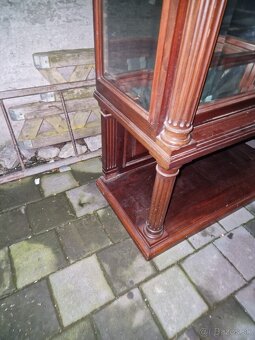 28 - Predám starožitnú vitrína v štýle Altdeutsch - 6