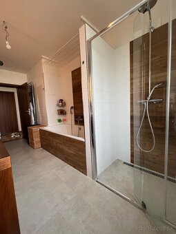 4izbovy 2podlazny dom s bazenom - 6