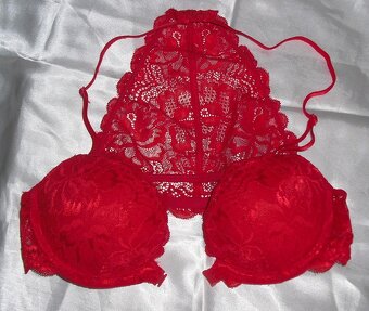Zapinanie predu victorias secret pink podprsenka - 6