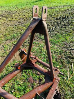 Predám starší robustný pluh - trojak - 6