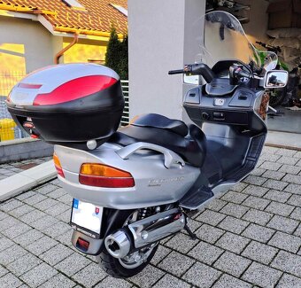 Suzuki Burgman 650 - 6