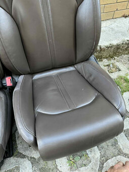 Sedadlá Comfort (hnedá koža) + tapacíre (hnedá Alcantara) Au - 6