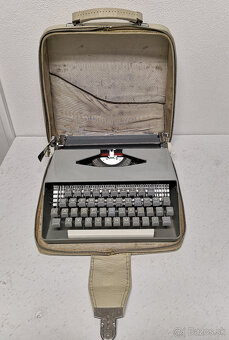 Písací stroj s koženým kufríkom - 6