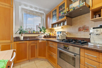 Na predaj 3 izbový byt s loggiou - 6