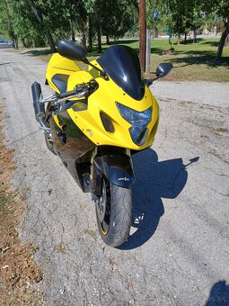Suzuki GSX-R 750 - 6