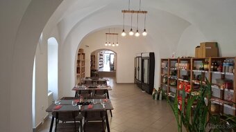 PREDAJ obchodný priestor v centre Trnavy (Štefánikova ulica) - 6