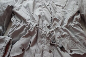 Šedá vetrovka s ružovou kožušinkou - 6