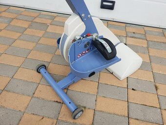 rehabilitačný bicykel na ruky nohy pre ZTP vozičkarov - 6