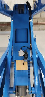 Nožnicový zdvihák 3.500 kg(na-do podlahy)ZÁRUKA - 6