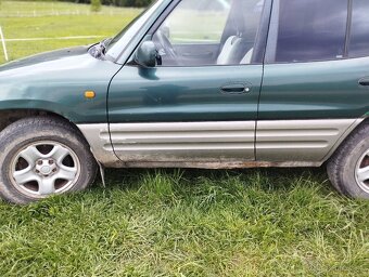 Toyota RAV4 - 6