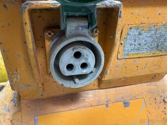 Ponorné a príložné vibrátory Wacker Neuson + meniče - 6