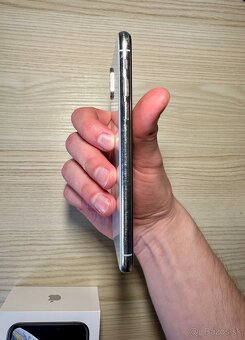 Predám zachovalý iPhone XS Silver 64GB - 6