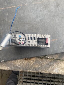 Predám 2ks autorádia sencor a JVC - 6