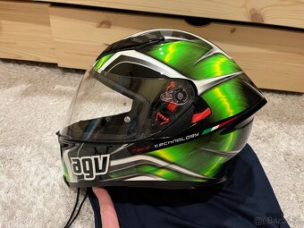 Helma na motorku AGV - 6