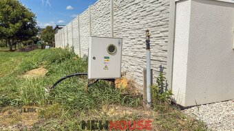 Slnečný a rovinatý pozemok s IS a projektom RD v novej časti - 6