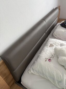 Manželská posteľ so vstavanými stolíkmi - 6