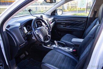 Mitsubishi Outlander PHEV Plugin Hybrid - 6