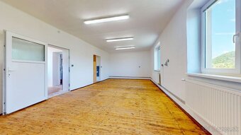 Priestranný dom na bývanie aj podnikanie Hontianske Tesáre - 6