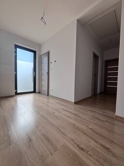 Moderný 4 izbový rodinný dom - Veľké Úľany - 6