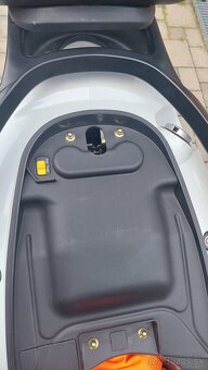 TOP STAV: Biely SYM HD 125 - 6