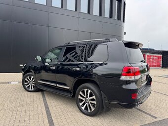 TOYOTA LAND CRUISER 200 - 6