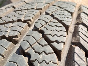 Predam 4ks pneu 215/65/r16C zimne Semperit - 6