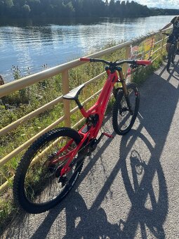 Santa Cruz V10 - 6