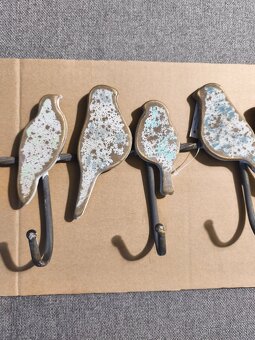 Predám nový kovový vešiak - 6