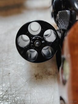 Revolver Taurus model 85 - 6