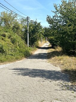 Pozemok 951 m2 v krásnom prostredí nad mestom Veľký Varan - 6