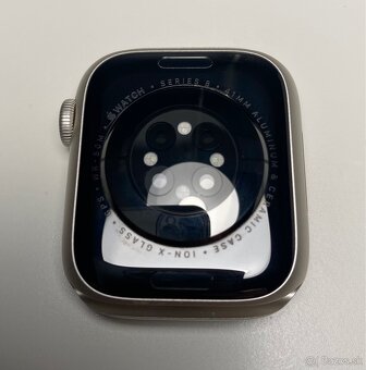 Apple Watch 8, batéria 89% - 6