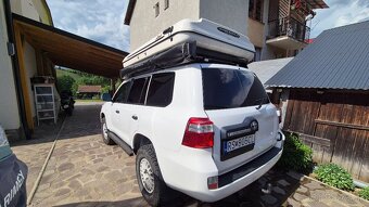Toyota Land Cruiser 200 - 6
