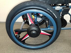 Odlehčený skládací elektrický invalidný vozík - 6