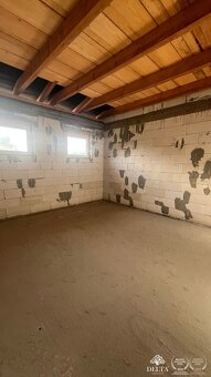 Ponúkame na predaj rozostavanú  stavbu bungalovu v obci Mark - 6