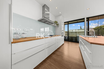 RK4  - Súkromná vila - dvojgaráž, 2 terasy (80 m²), pozemok  - 6