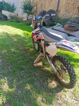 Yamaha YZf 250 - 6