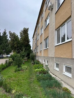 Ponúkam Vám na predaj 3 izbový byt s balkónom s garážou a so - 6