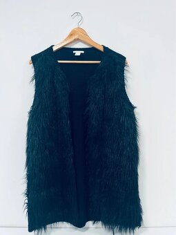 Štýlová čierna chlpatá vesta H&M vel M - 6