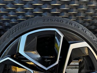 R19 Skoda Octavia RS nové elektróny komplet letná sada - 6