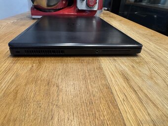 Dell Latitude E5550 - 6